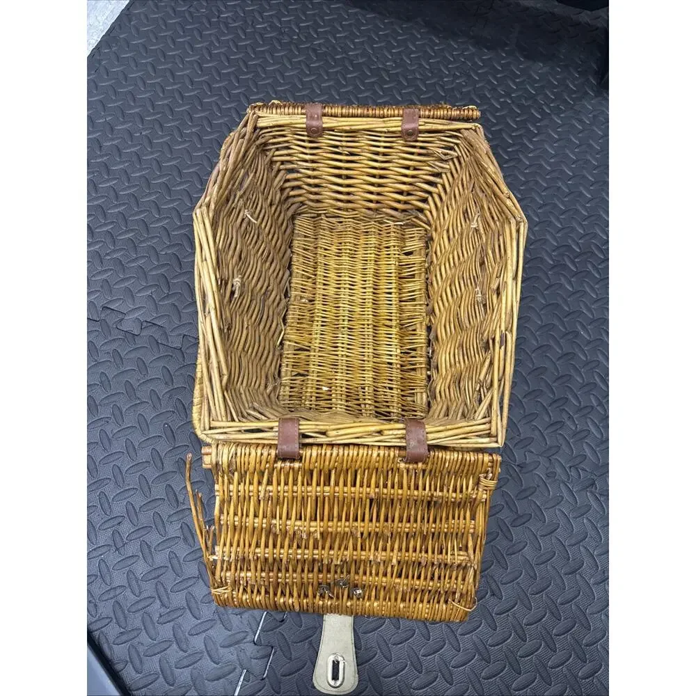 Unbranded wicker vintage